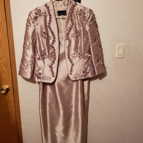 Dress - Picture 1 of 3